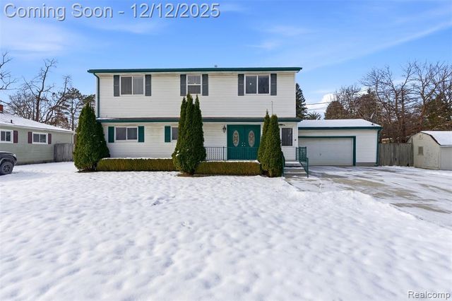 32477 Saint Vincent Avenue, Warren, MI 48092