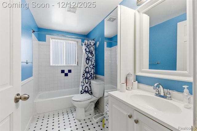 32477 Saint Vincent Avenue, Warren, MI 48092