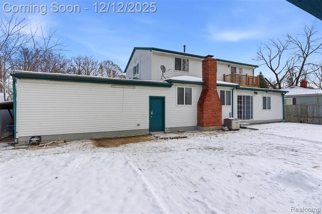 32477 Saint Vincent Avenue, Warren, MI 48092