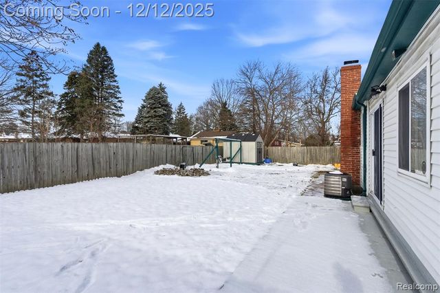 32477 Saint Vincent Avenue, Warren, MI 48092