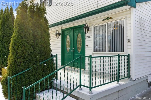 32477 Saint Vincent Avenue, Warren, MI 48092