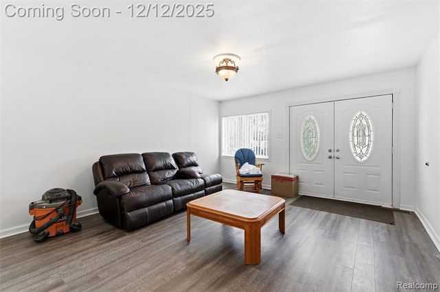 32477 Saint Vincent Avenue, Warren, MI 48092