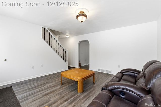 32477 Saint Vincent Avenue, Warren, MI 48092