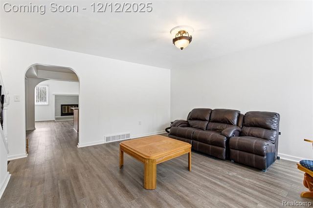 32477 Saint Vincent Avenue, Warren, MI 48092