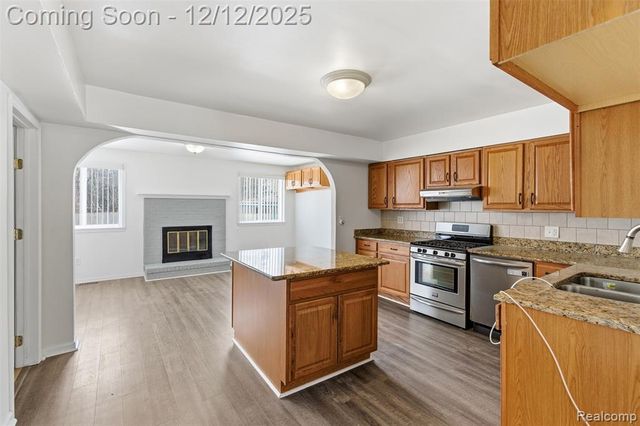 32477 Saint Vincent Avenue, Warren, MI 48092