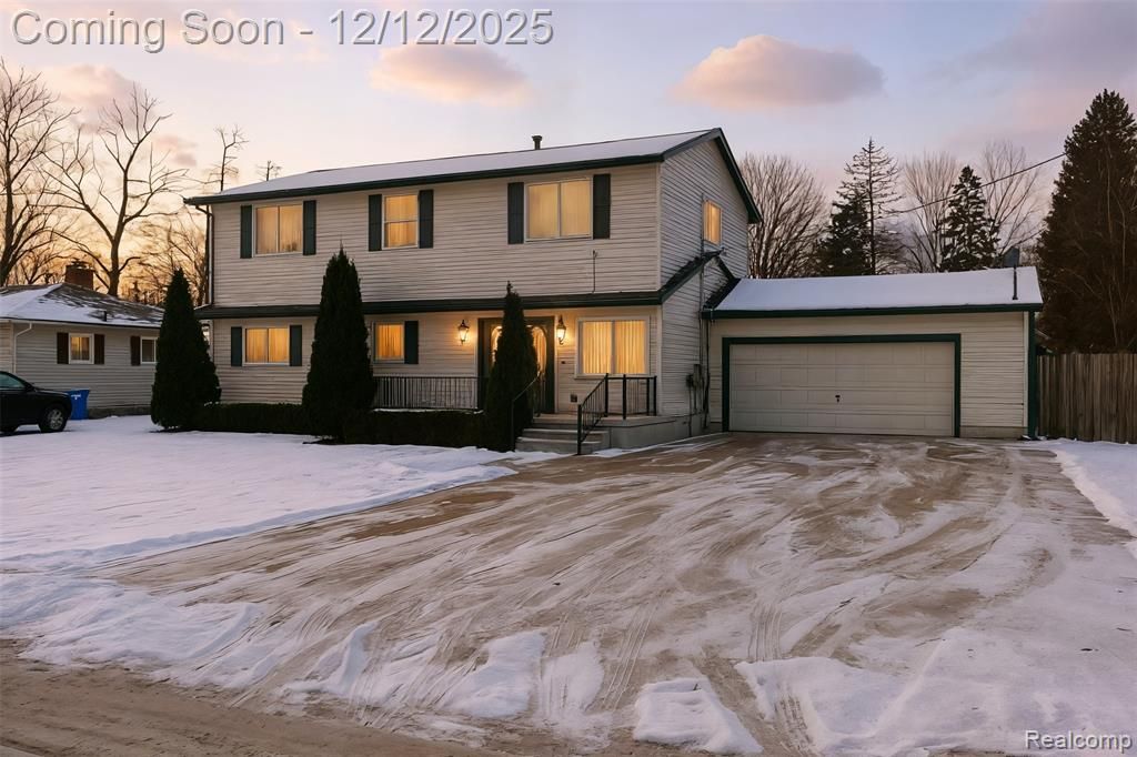 32477 Saint Vincent Avenue, Warren, MI 48092