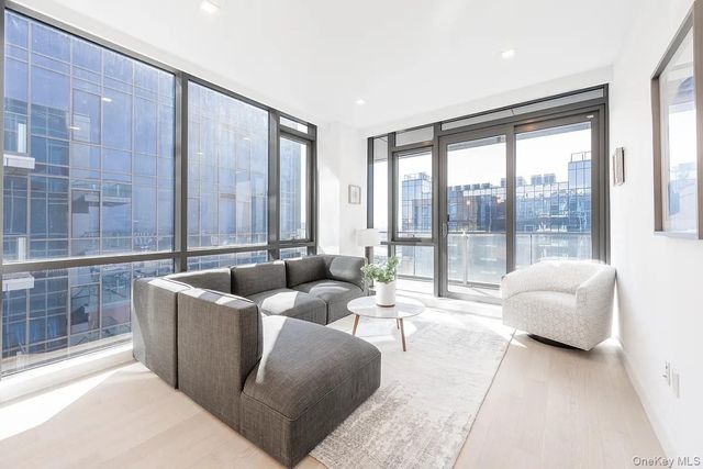 33-66 Farrington Street 11I, Flushing, NY 11354