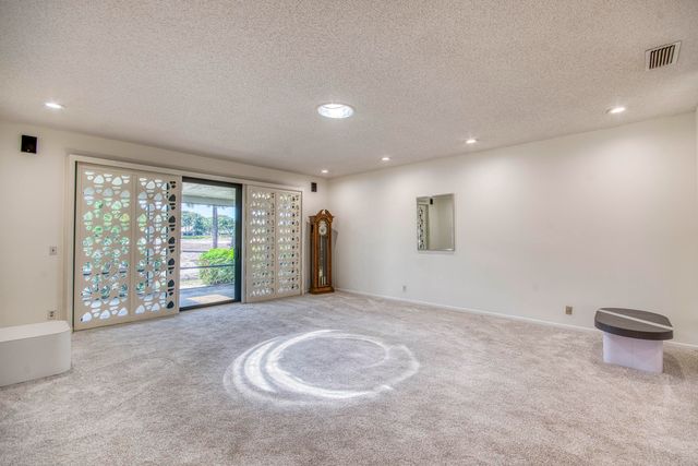 32 Glens Drive E, Boynton Beach, FL 33436