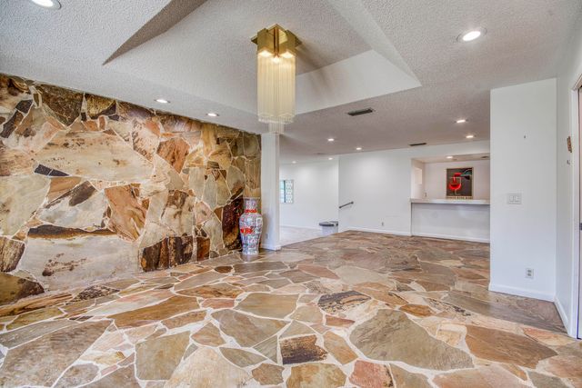 32 Glens Drive E, Boynton Beach, FL 33436