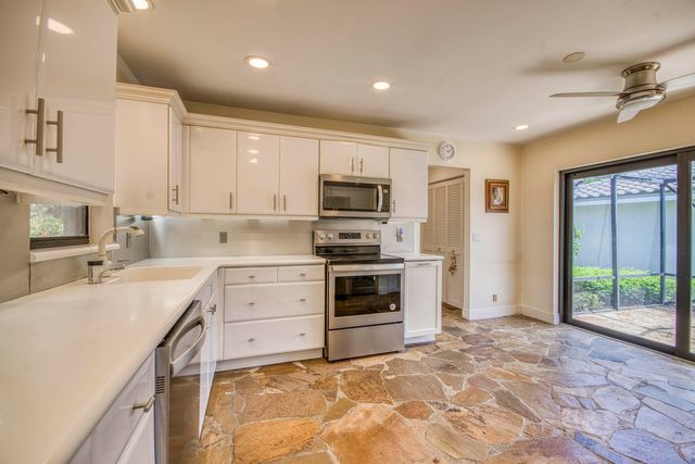 32 Glens Drive E, Boynton Beach, FL 33436