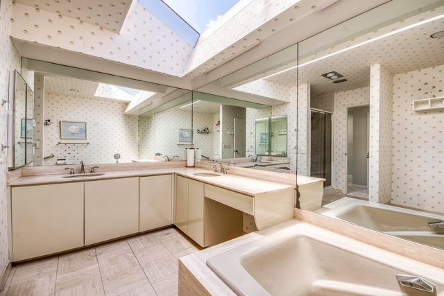 32 Glens Drive E, Boynton Beach, FL 33436