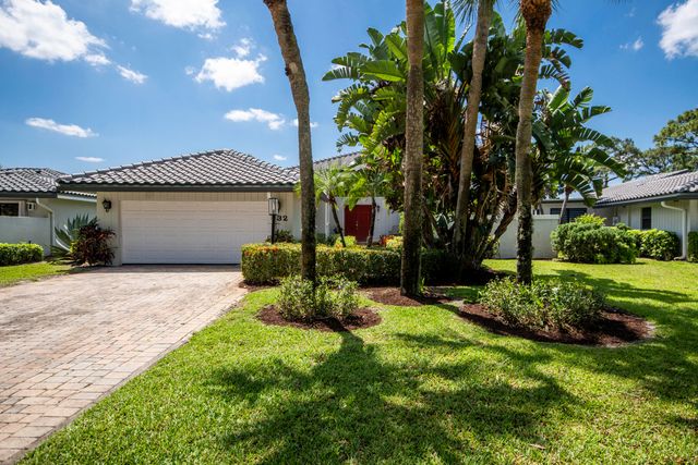 32 Glens Drive E, Boynton Beach, FL 33436
