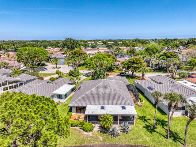 32 Glens Drive E, Boynton Beach, FL 33436