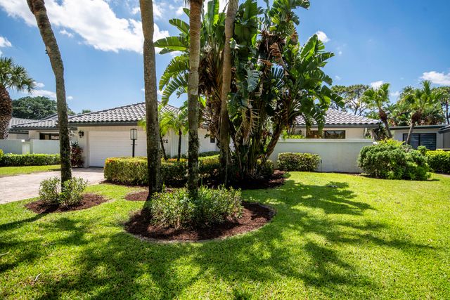 32 Glens Drive E, Boynton Beach, FL 33436