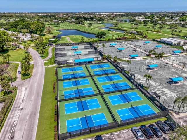 32 Glens Drive E, Boynton Beach, FL 33436