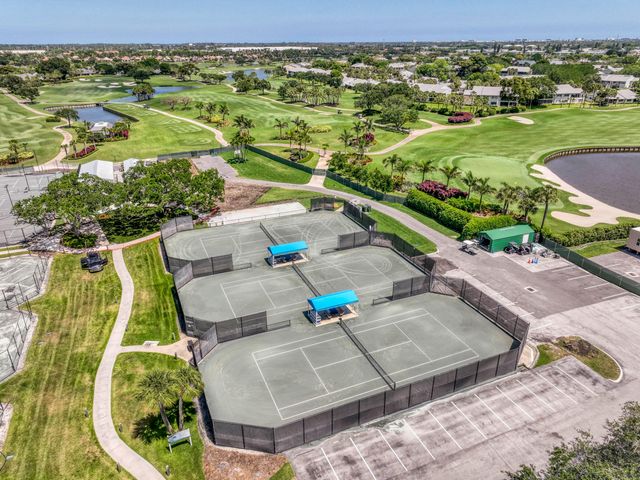 32 Glens Drive E, Boynton Beach, FL 33436