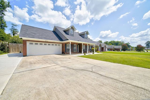 57 Meadowlark Drive, Smiths Station, AL 36877