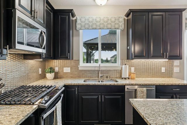 1437 Copper Hills Drive, Carver, MN 55315