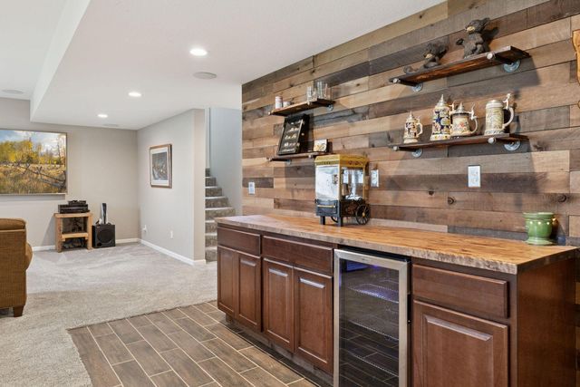 1437 Copper Hills Drive, Carver, MN 55315