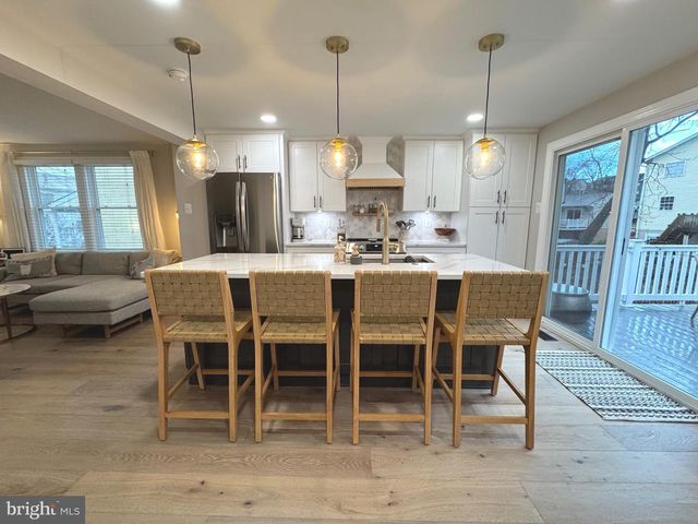 2120 S LOWELL ST, Arlington, VA 22204