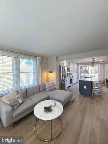 2120 S LOWELL ST, Arlington, VA 22204