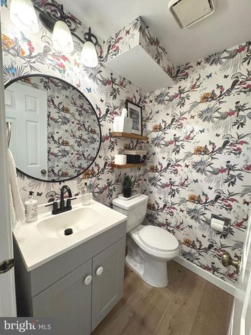 2120 S LOWELL ST, Arlington, VA 22204