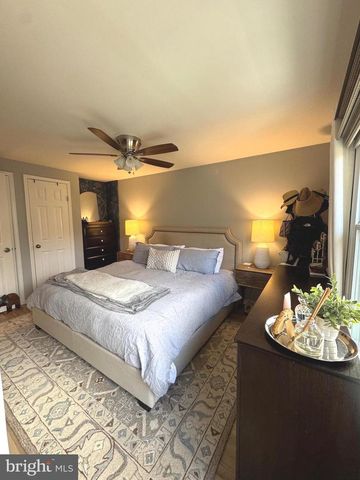 2120 S LOWELL ST, Arlington, VA 22204