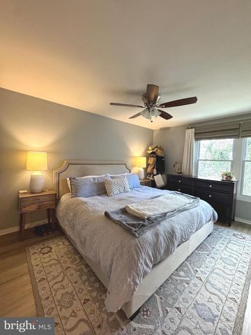 2120 S LOWELL ST, Arlington, VA 22204