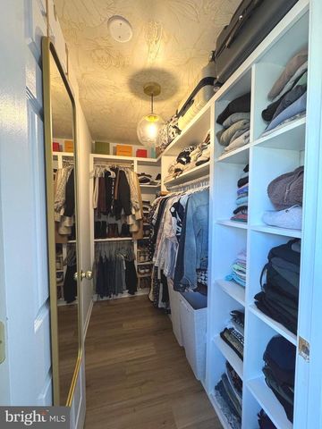 2120 S LOWELL ST, Arlington, VA 22204