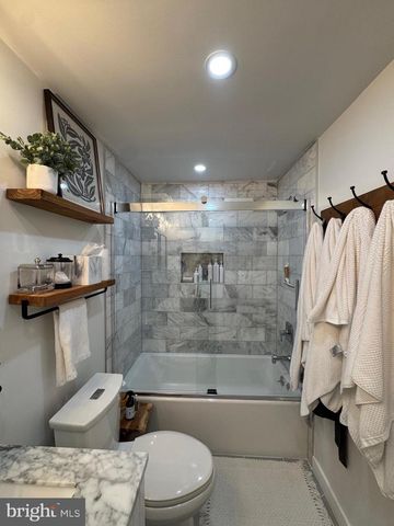 2120 S LOWELL ST, Arlington, VA 22204