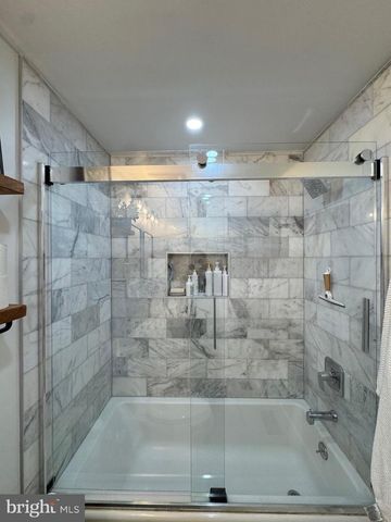 2120 S LOWELL ST, Arlington, VA 22204