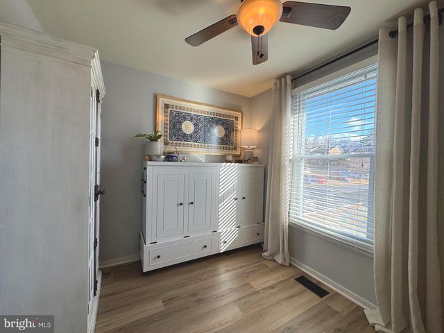 2120 S LOWELL ST, Arlington, VA 22204