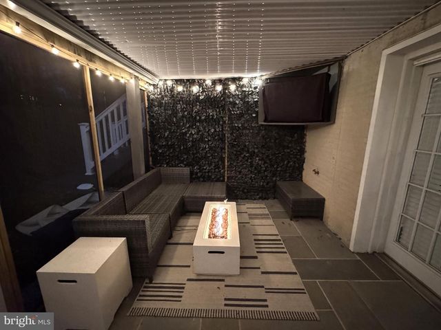 2120 S LOWELL ST, Arlington, VA 22204