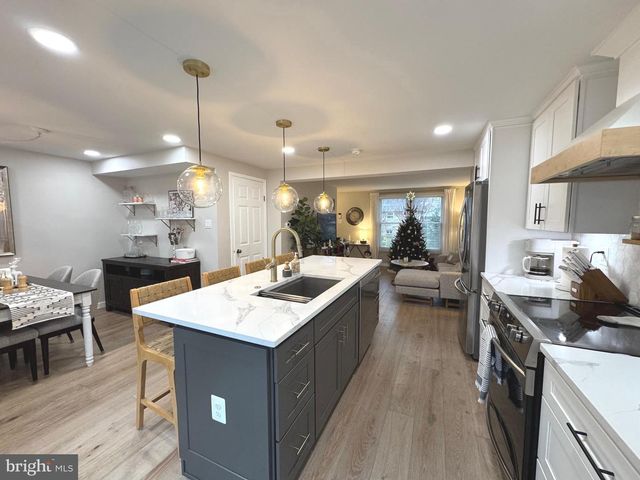 2120 S LOWELL ST, Arlington, VA 22204