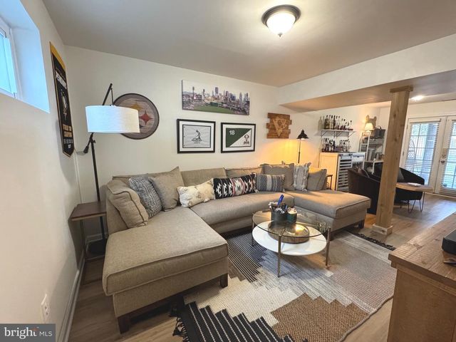 2120 S LOWELL ST, Arlington, VA 22204