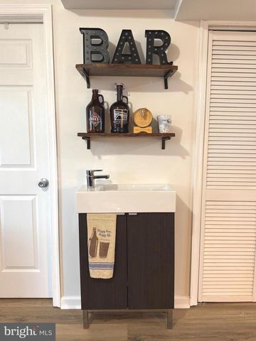 2120 S LOWELL ST, Arlington, VA 22204