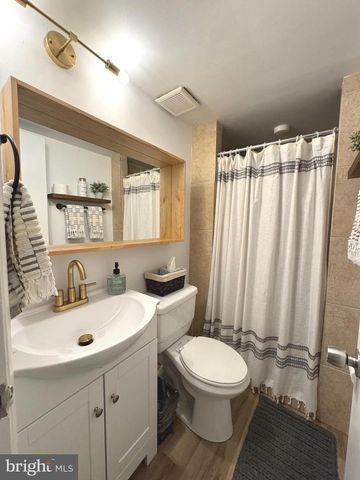 2120 S LOWELL ST, Arlington, VA 22204