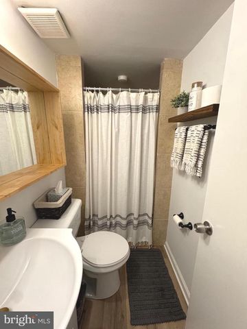 2120 S LOWELL ST, Arlington, VA 22204