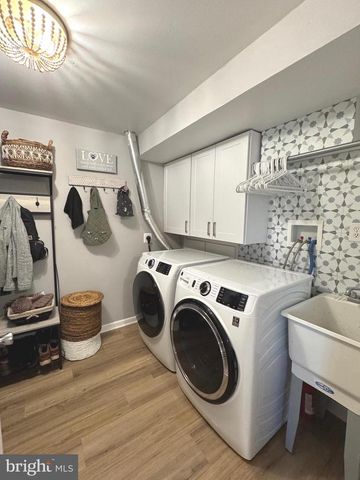 2120 S LOWELL ST, Arlington, VA 22204