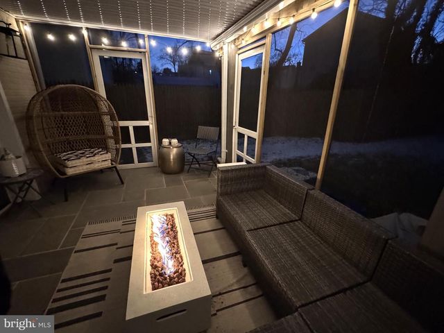 2120 S LOWELL ST, Arlington, VA 22204