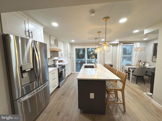 2120 S LOWELL ST, Arlington, VA 22204