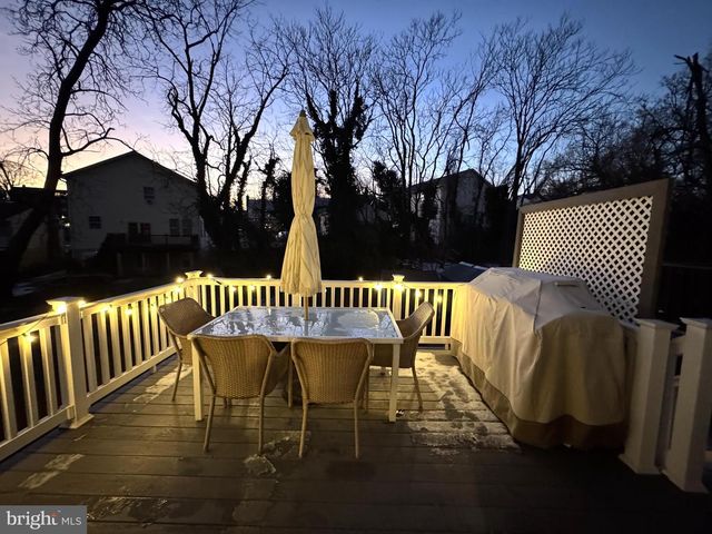 2120 S LOWELL ST, Arlington, VA 22204