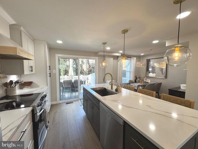 2120 S LOWELL ST, Arlington, VA 22204