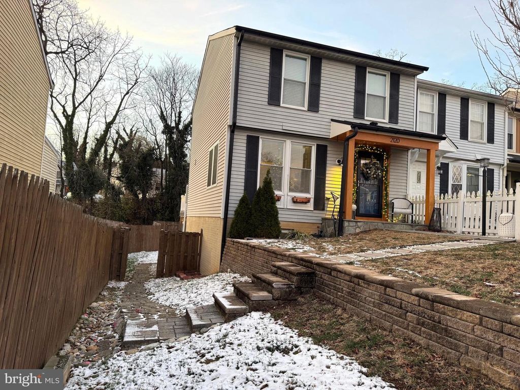 2120 S LOWELL ST, Arlington, VA 22204