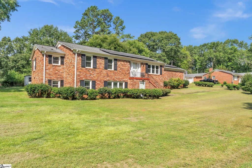 222 Hillcrest Circle, Anderson, SC 29624