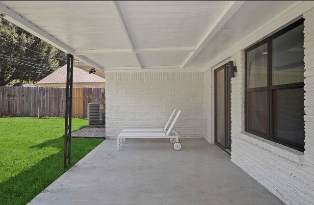 704 Fleetwood Street, Baytown, TX 77520