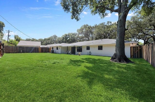 704 Fleetwood Street, Baytown, TX 77520