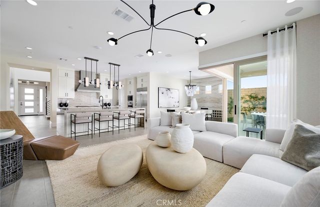 11811 Canoga Avenue, Chatsworth, CA 91311