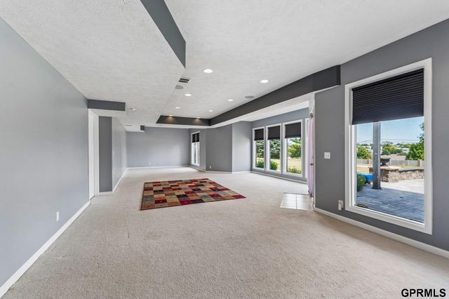 7823 N 156th Avenue, Bennington, NE 68007