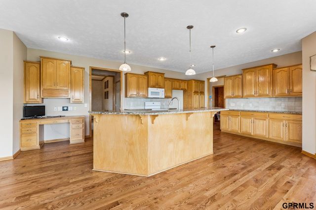7823 N 156th Avenue, Bennington, NE 68007
